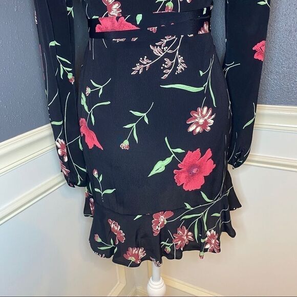 Privacy Please Perry Dress - Picture 11 of 12